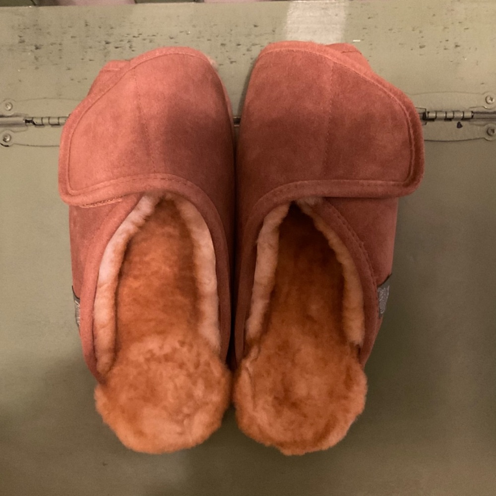 CLOUD NINE UNISEX ADJUSTABLE SUEDE/SHEARLING SLIPPERS NWOT